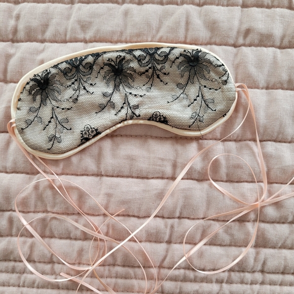 I.D.Sarrieri Lace Eye Mask - Picture 5 of 5